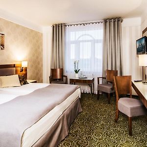 Pokój z łóżkiem king-size